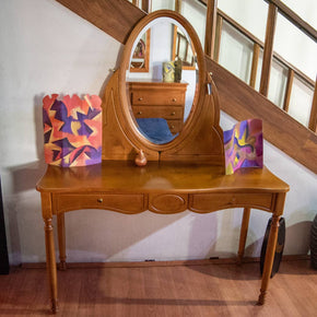 tocador de madera con espejo