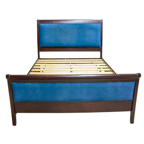 cama tapizada de madera