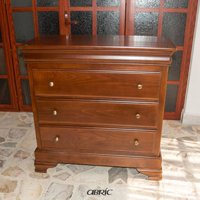 comoda de madera fina