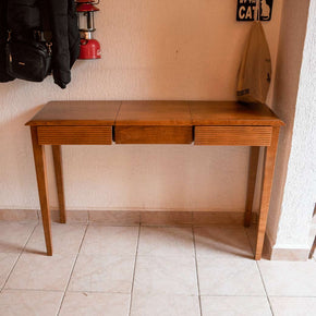 escritorio fino de madera